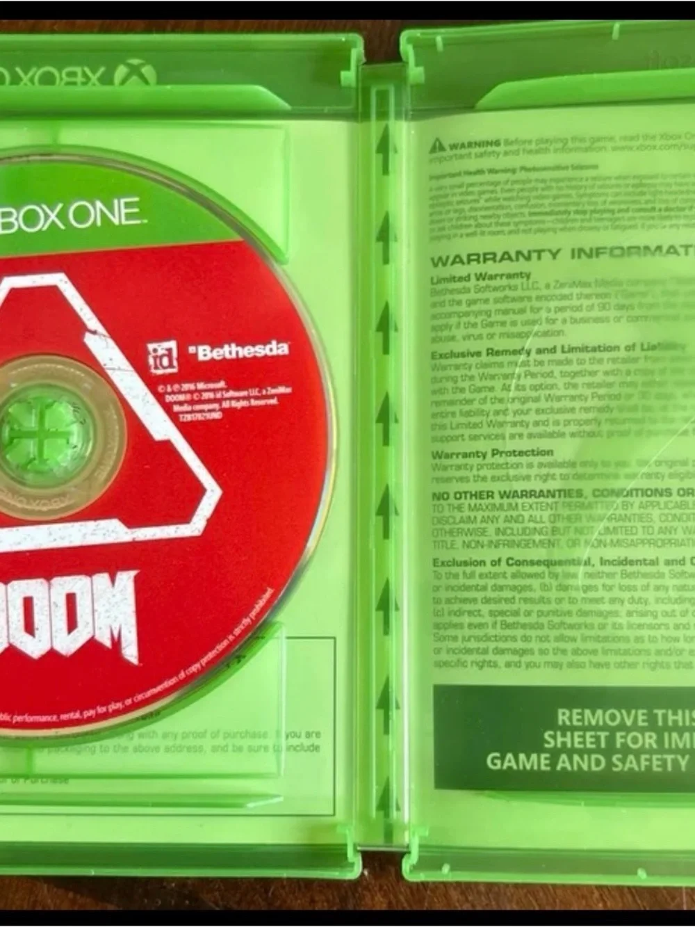DOOM (Xbox One) - Green Case by Bethesda